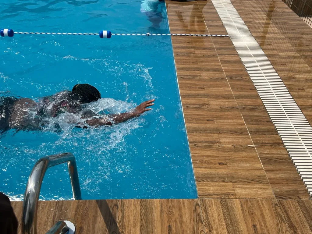 Middle School Swimming (4)